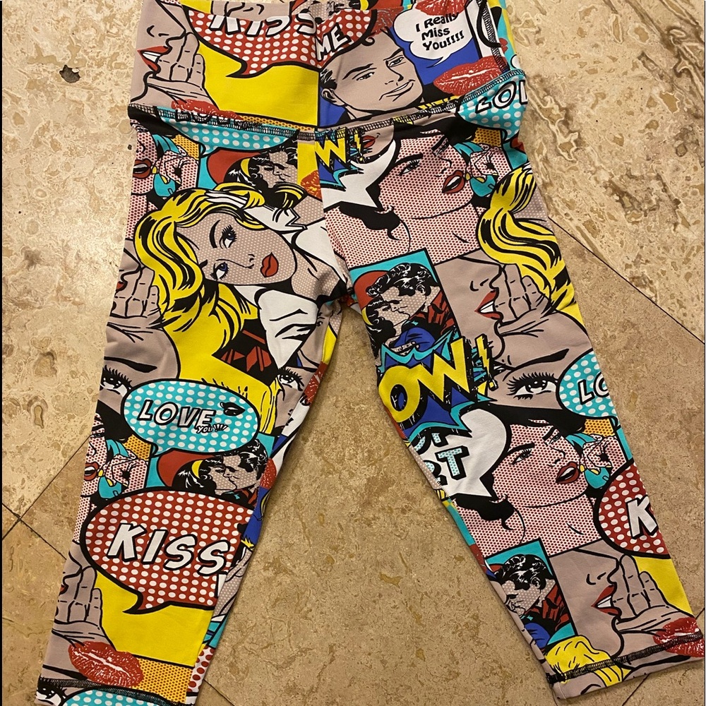 Pop-art hot yoga/workout capri’s No tag. Can’t recall brand. NOT see thru!